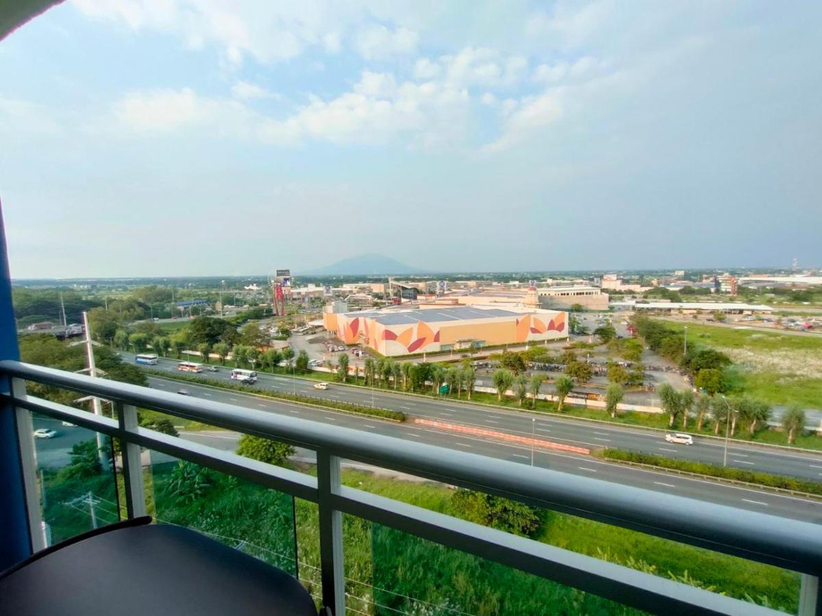 The Aces Crib At Azure North Pampanga Aparthotel Exterior photo