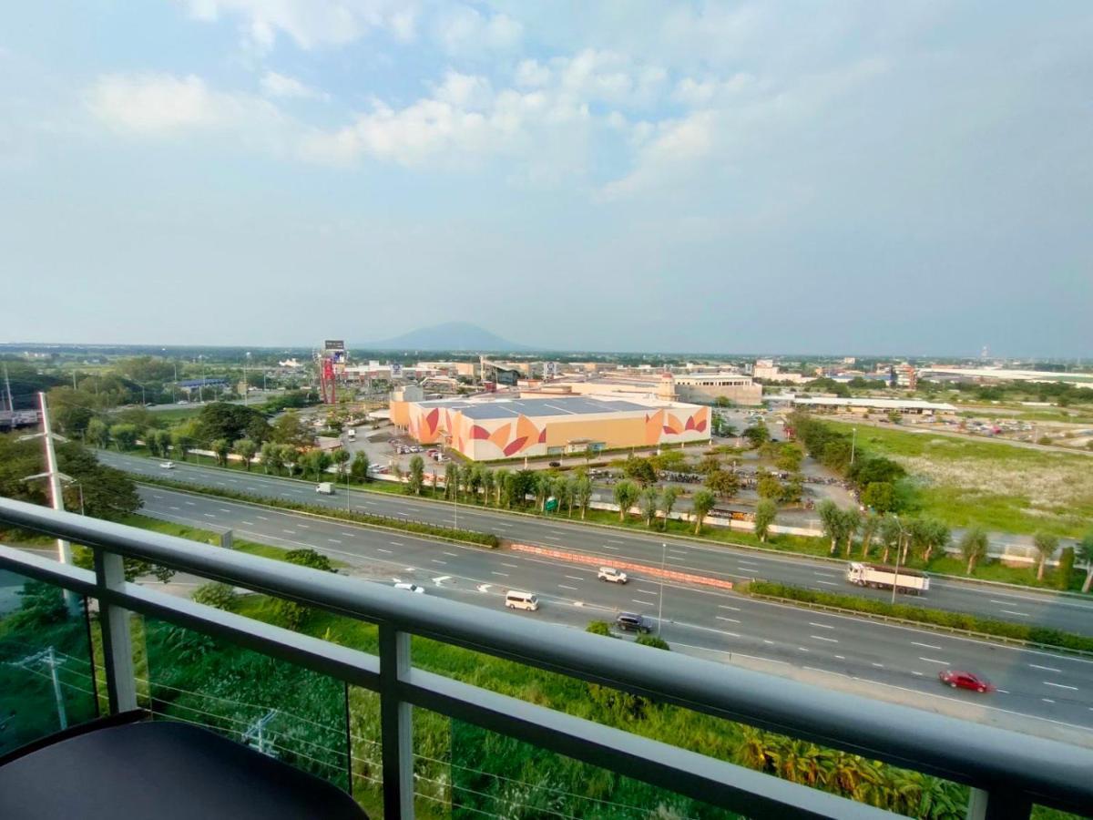 The Aces Crib At Azure North Pampanga Aparthotel Exterior photo