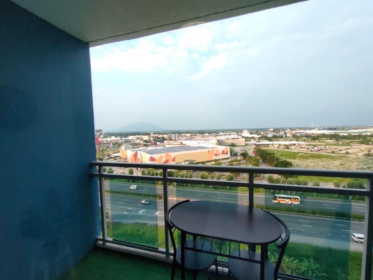 The Aces Crib At Azure North Pampanga Aparthotel Exterior photo