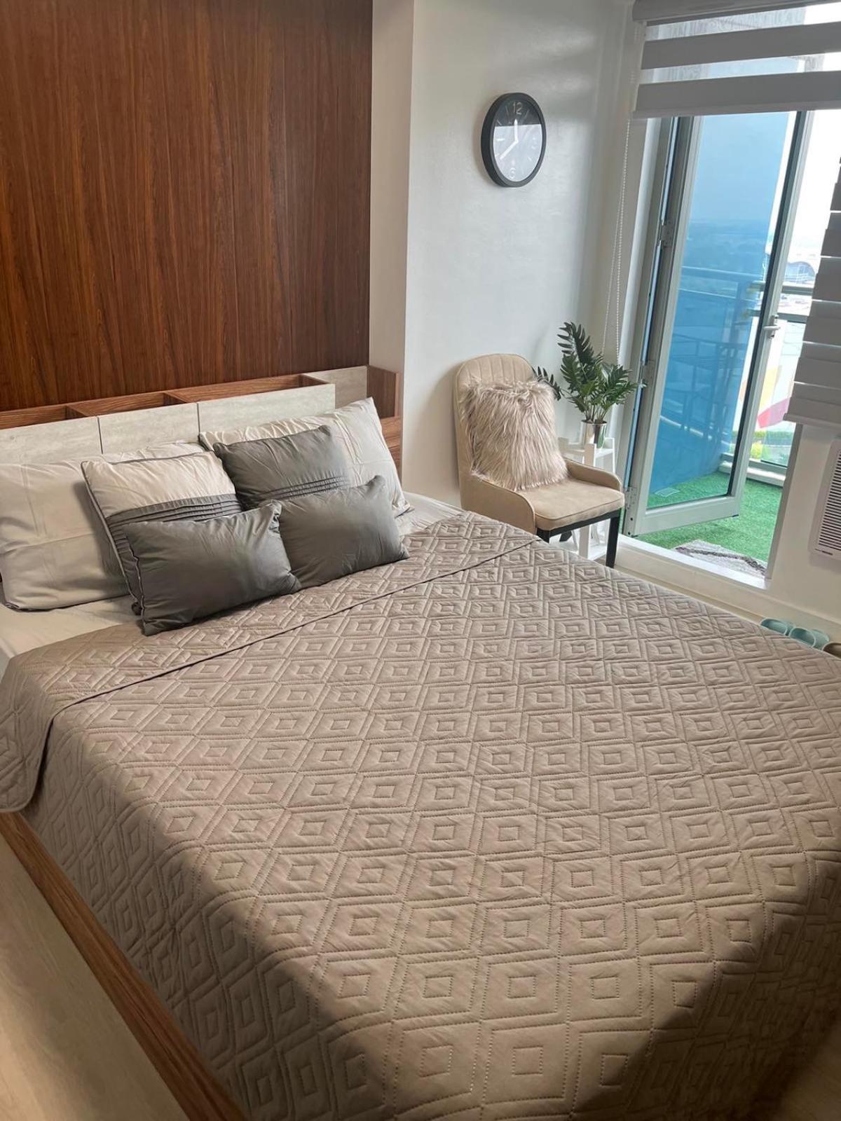 The Aces Crib At Azure North Pampanga Aparthotel Exterior photo