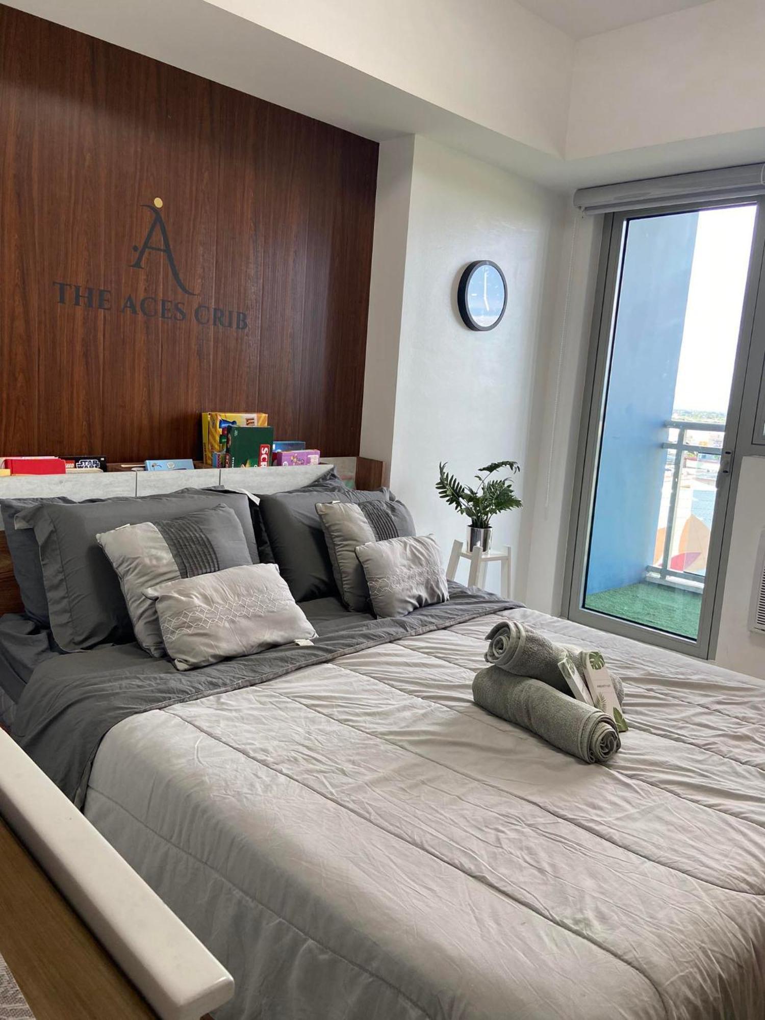 The Aces Crib At Azure North Pampanga Aparthotel Exterior photo
